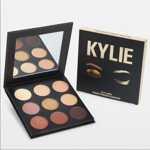 💕BOGO 50% off💕Kylie Palette